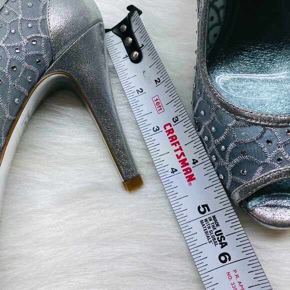 Adrianna Papell Size 5.5 M Foxy Silver Sterling Peep Toe Heels NEW!!! - Picture 5 of 5